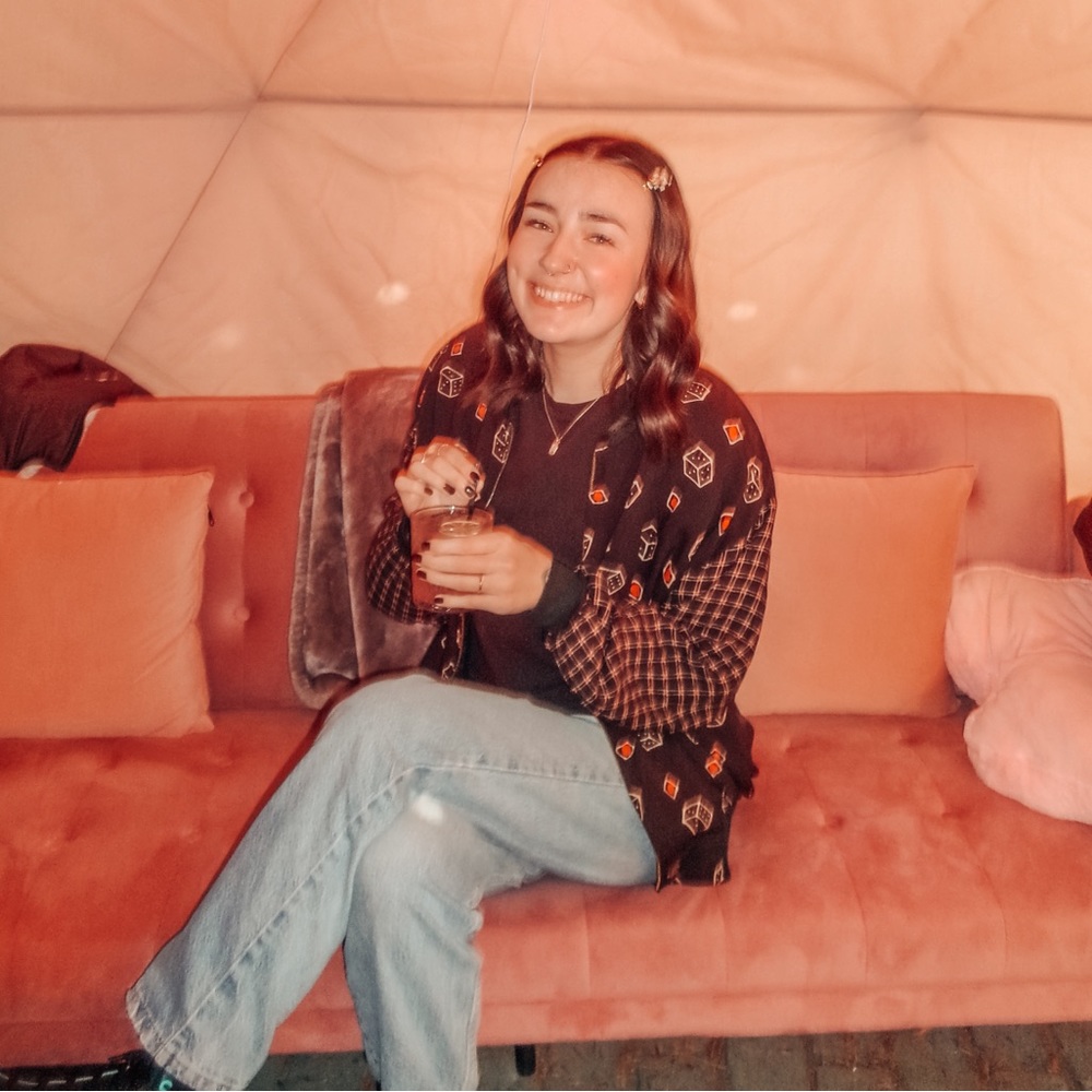 Meet your Posher, Alexis